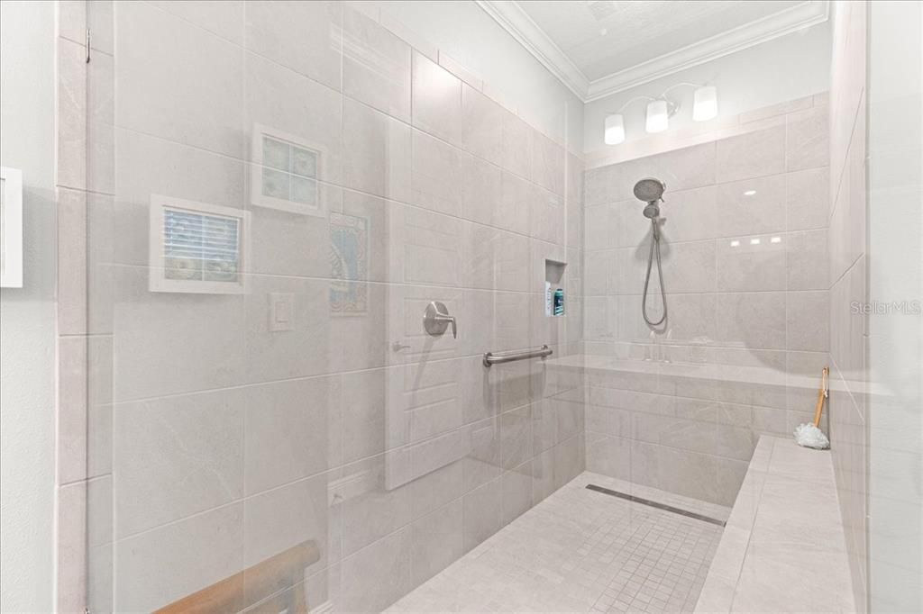 For Sale: $575,000 (3 beds, 3 baths, 2815 Square Feet)