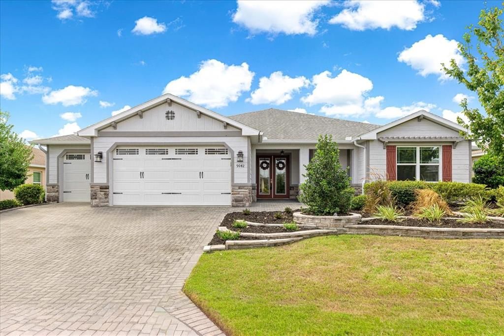 For Sale: $575,000 (3 beds, 3 baths, 2815 Square Feet)