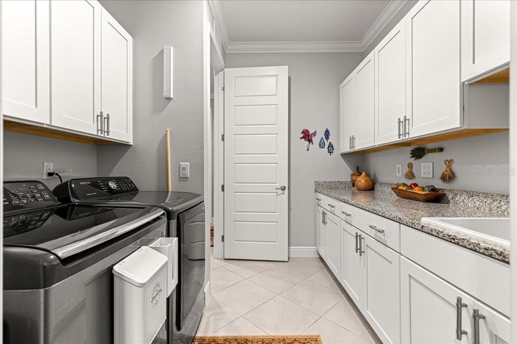 For Sale: $575,000 (3 beds, 3 baths, 2815 Square Feet)