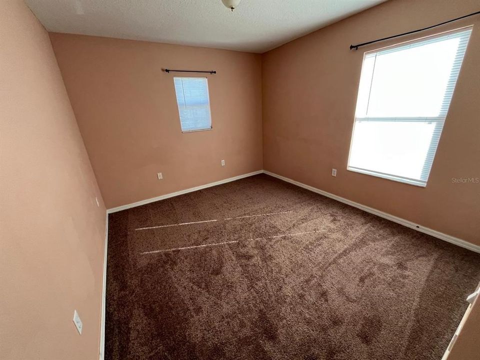 合同活跃: $2,100 (4 贝兹, 2 浴室, 2387 平方英尺)