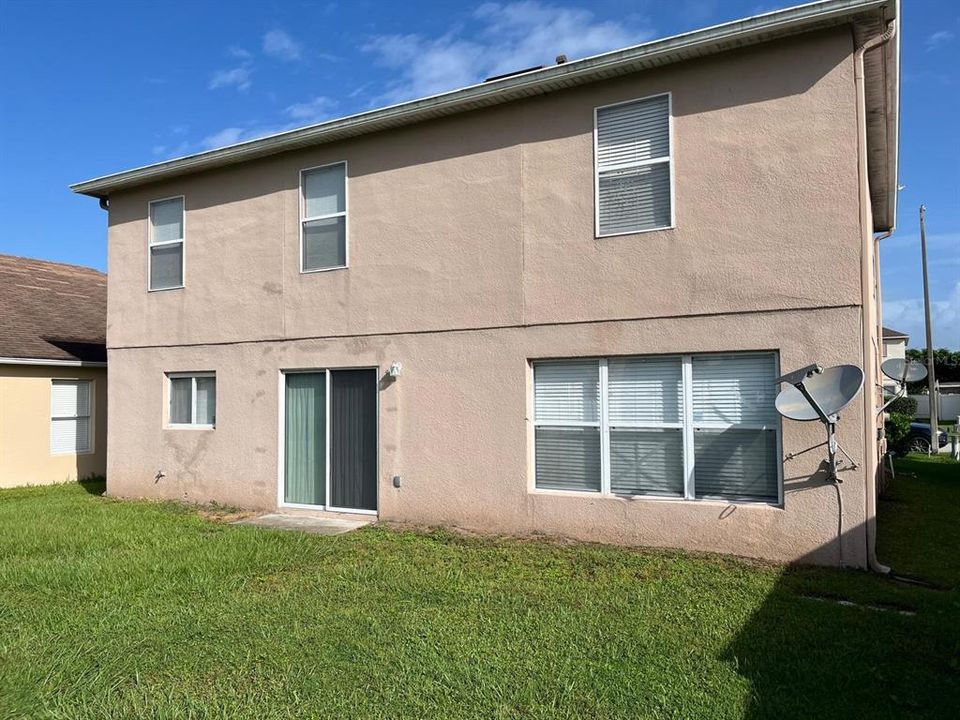 合同活跃: $2,100 (4 贝兹, 2 浴室, 2387 平方英尺)