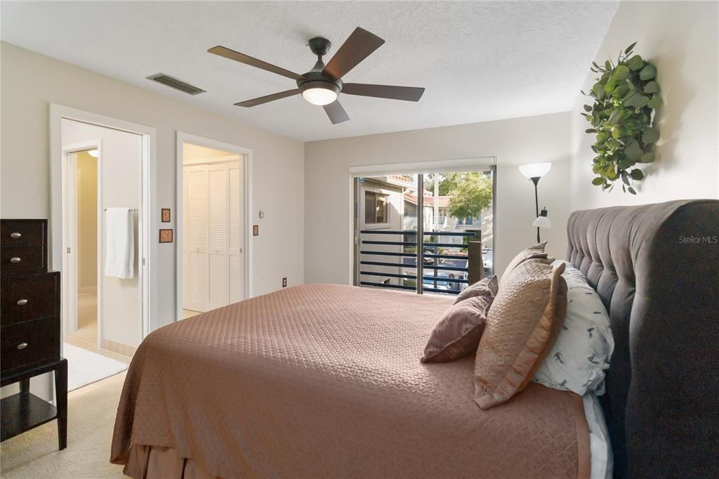 For Sale: $315,900 (2 beds, 2 baths, 1164 Square Feet)