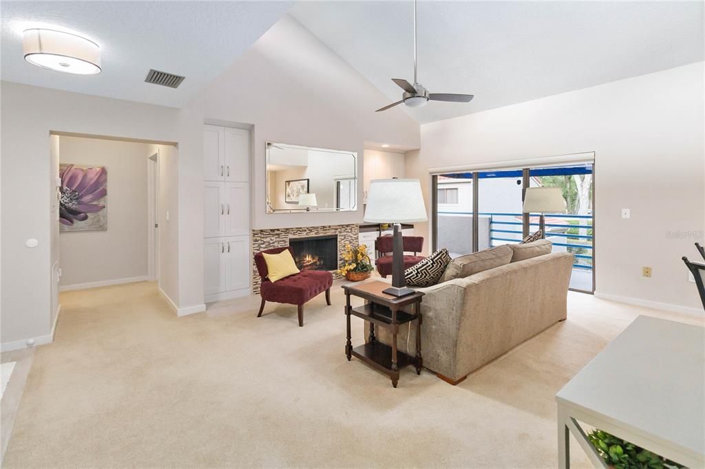 For Sale: $315,900 (2 beds, 2 baths, 1164 Square Feet)