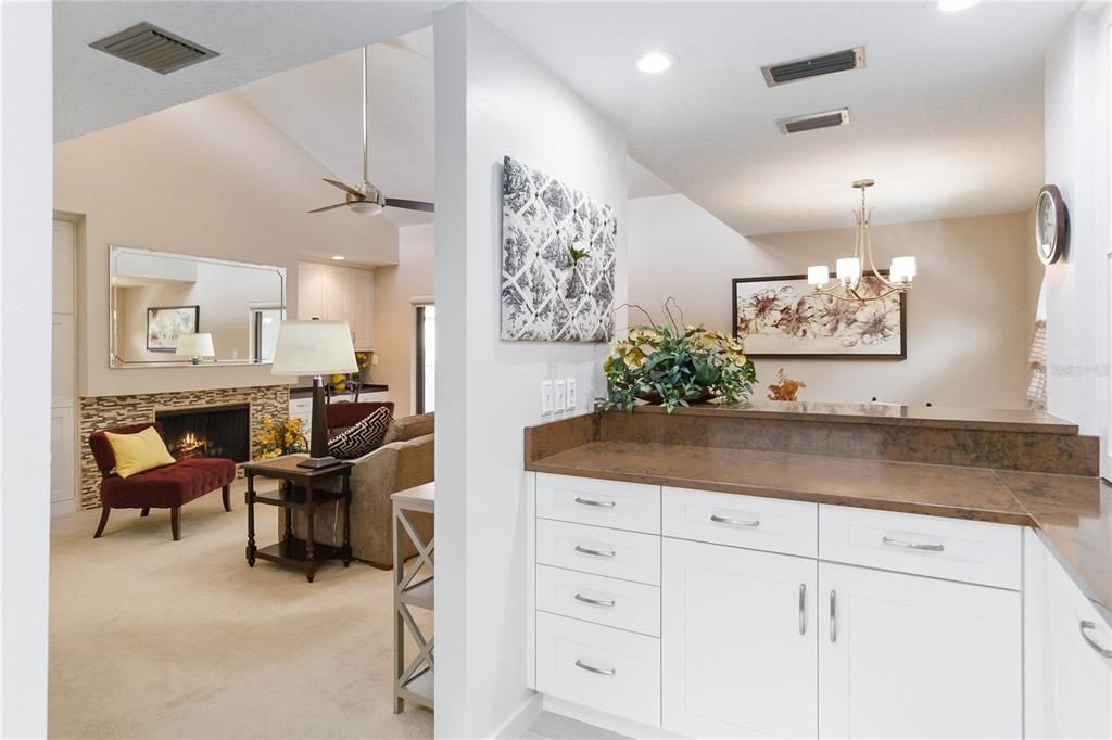 For Sale: $315,900 (2 beds, 2 baths, 1164 Square Feet)