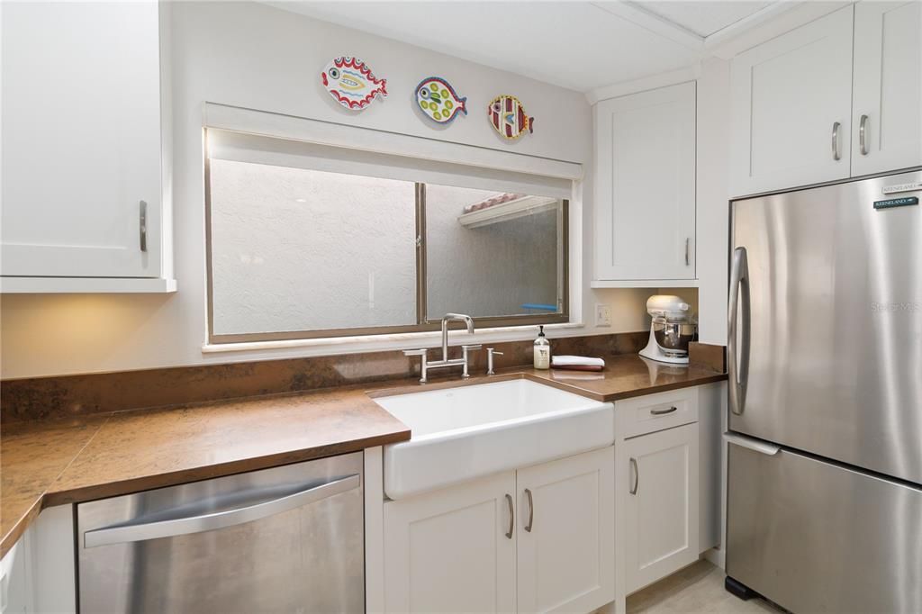 For Sale: $315,900 (2 beds, 2 baths, 1164 Square Feet)