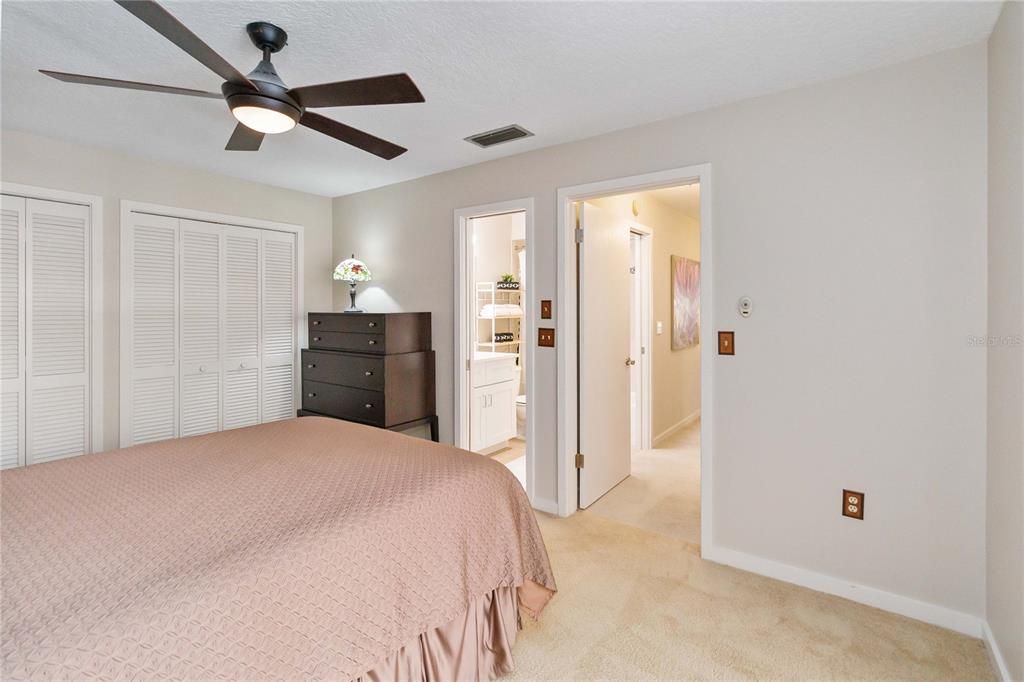 For Sale: $315,900 (2 beds, 2 baths, 1164 Square Feet)