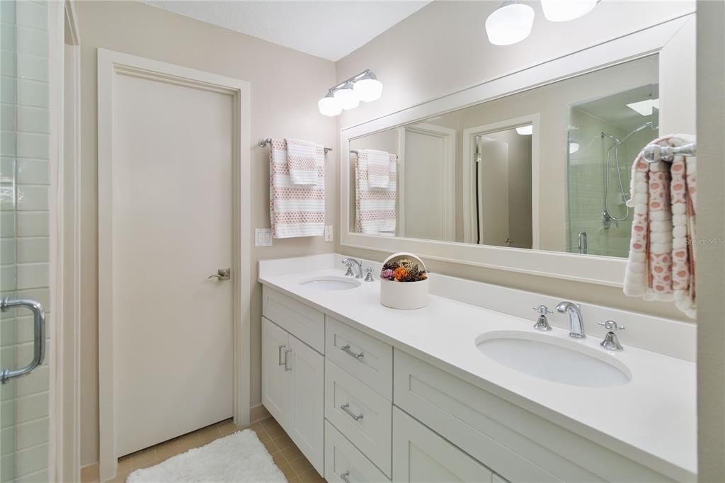 For Sale: $315,900 (2 beds, 2 baths, 1164 Square Feet)