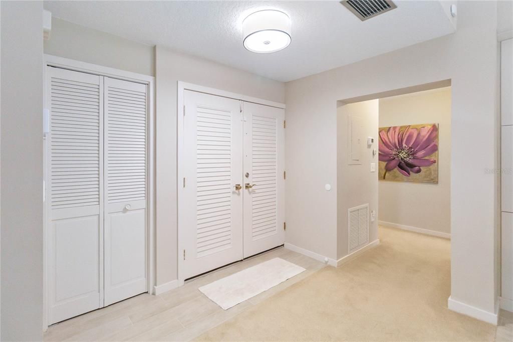 For Sale: $315,900 (2 beds, 2 baths, 1164 Square Feet)