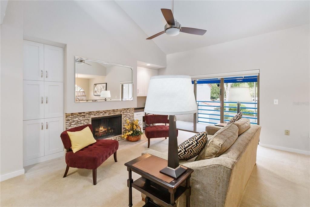 For Sale: $315,900 (2 beds, 2 baths, 1164 Square Feet)