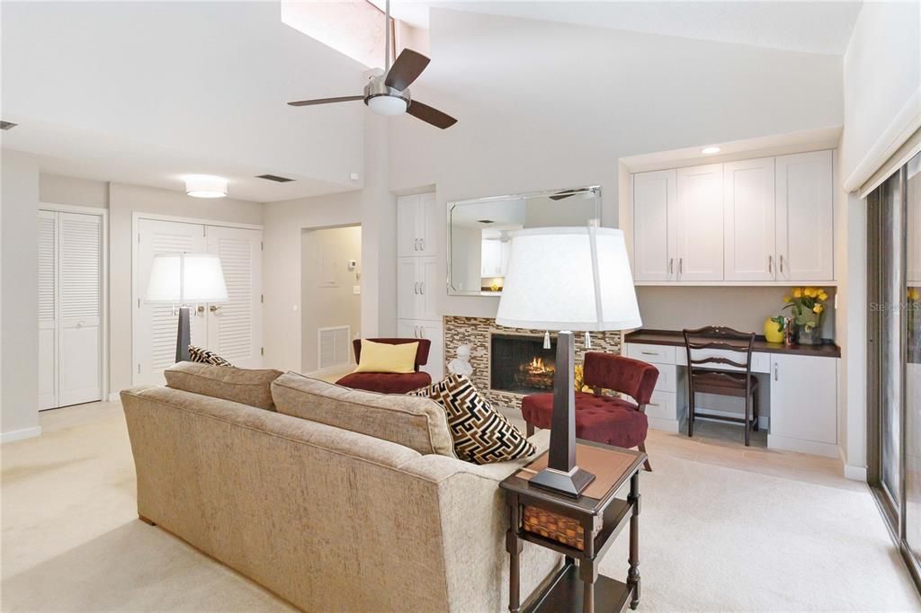 For Sale: $315,900 (2 beds, 2 baths, 1164 Square Feet)