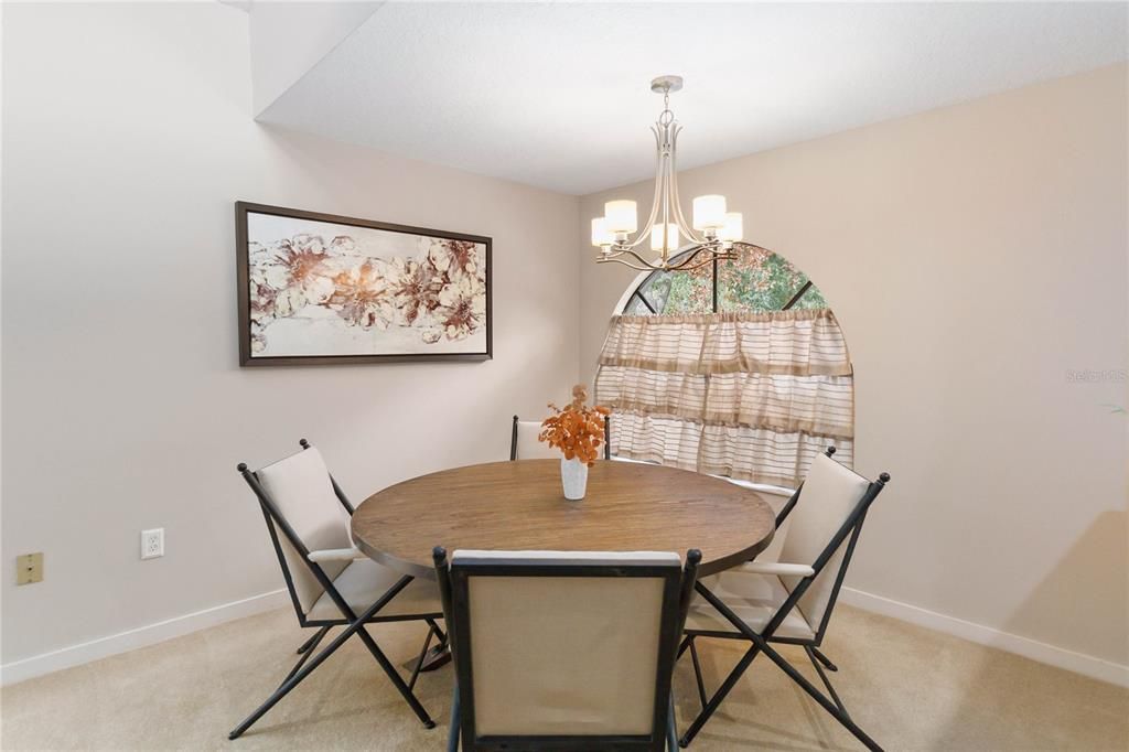 For Sale: $315,900 (2 beds, 2 baths, 1164 Square Feet)