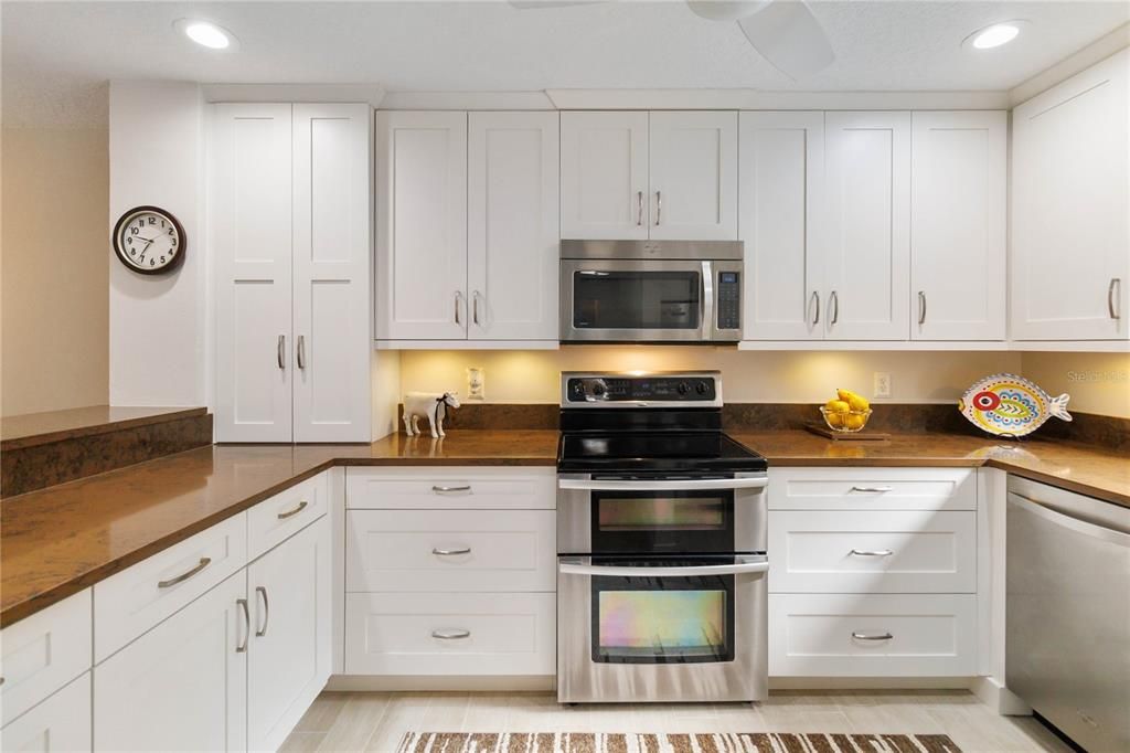 For Sale: $315,900 (2 beds, 2 baths, 1164 Square Feet)