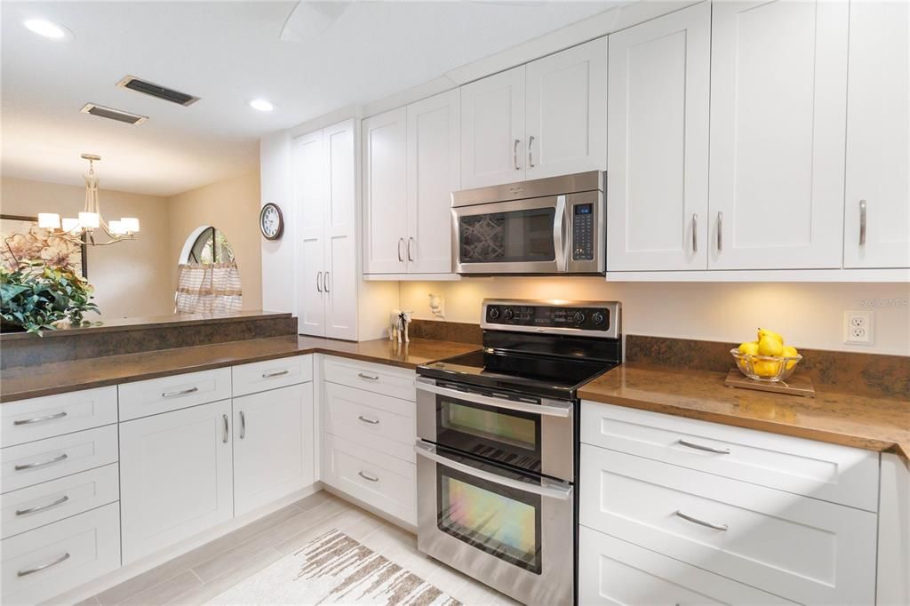 For Sale: $315,900 (2 beds, 2 baths, 1164 Square Feet)