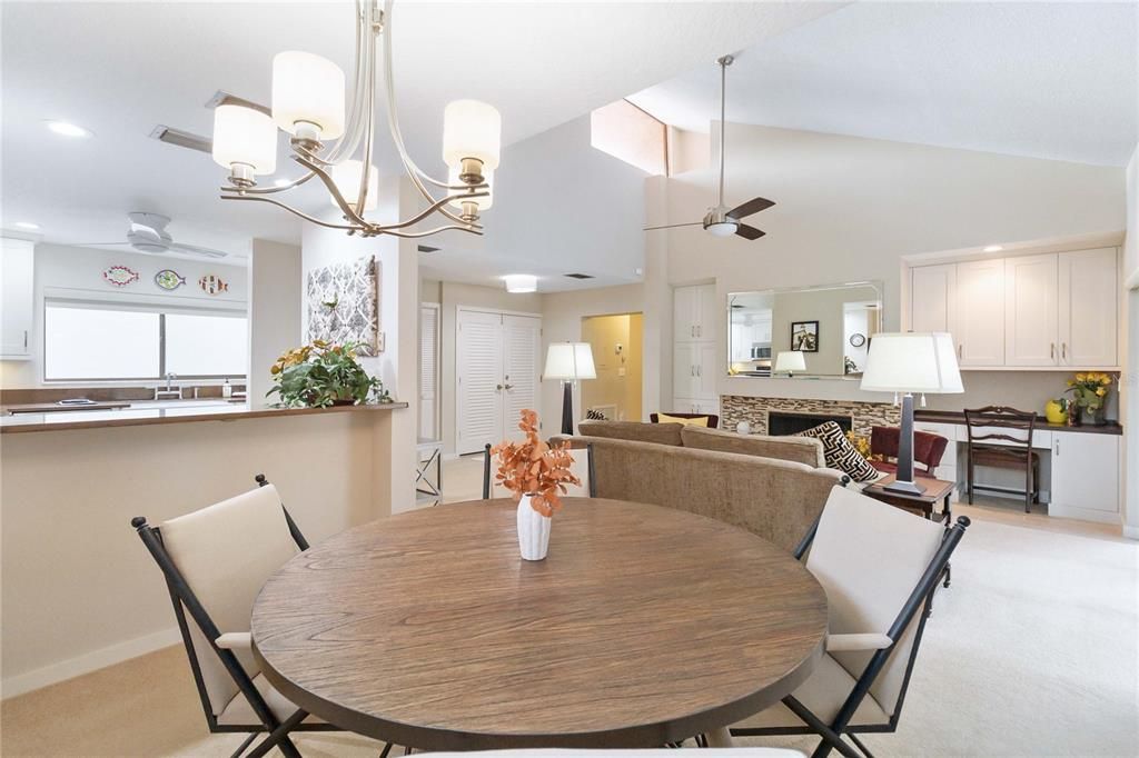 For Sale: $315,900 (2 beds, 2 baths, 1164 Square Feet)