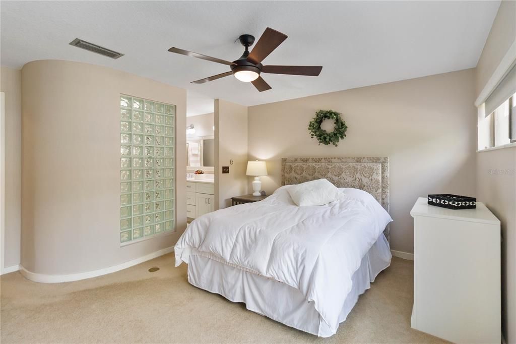 For Sale: $315,900 (2 beds, 2 baths, 1164 Square Feet)