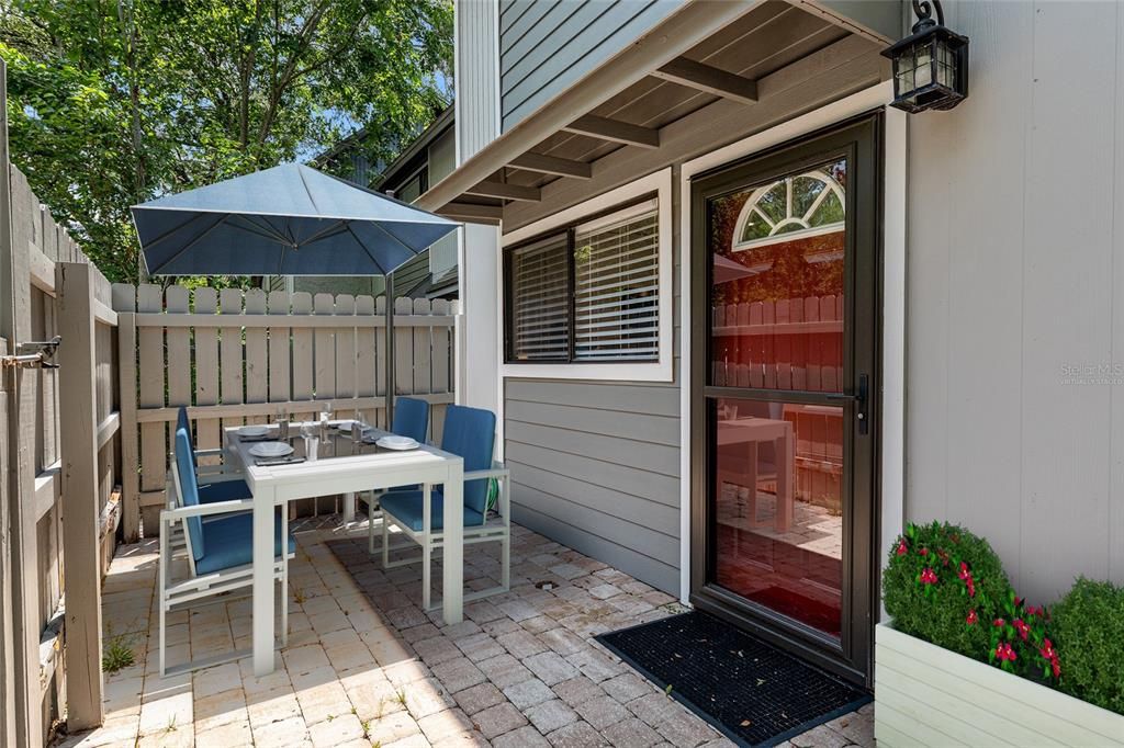 For Sale: $179,900 (2 beds, 1 baths, 938 Square Feet)