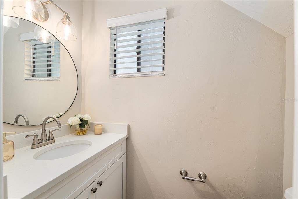 For Sale: $179,900 (2 beds, 1 baths, 938 Square Feet)