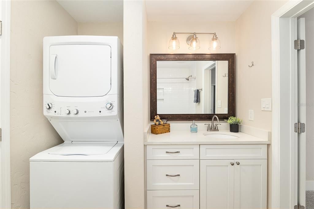 For Sale: $179,900 (2 beds, 1 baths, 938 Square Feet)