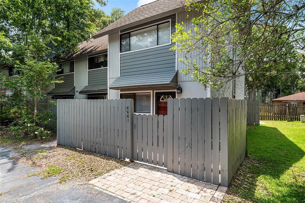 For Sale: $179,900 (2 beds, 1 baths, 938 Square Feet)