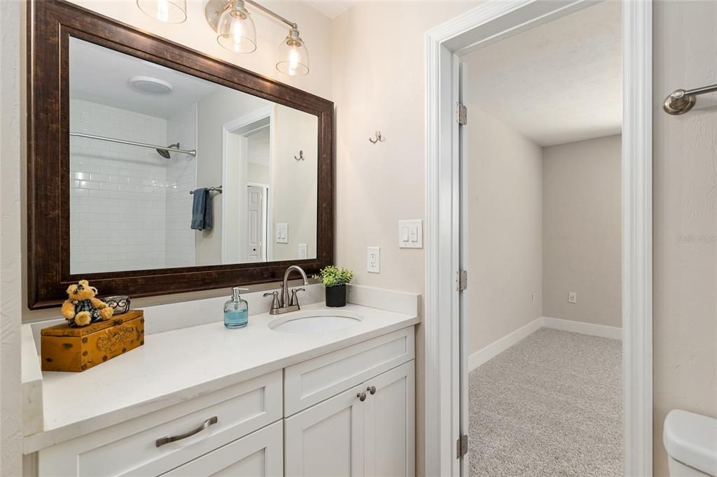 For Sale: $179,900 (2 beds, 1 baths, 938 Square Feet)