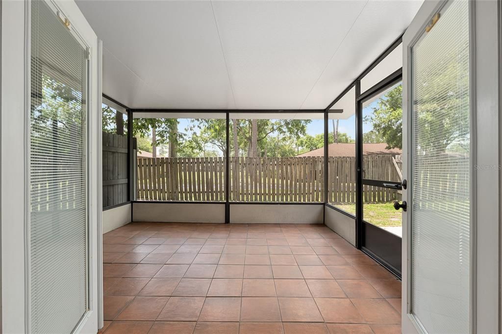 For Sale: $179,900 (2 beds, 1 baths, 938 Square Feet)