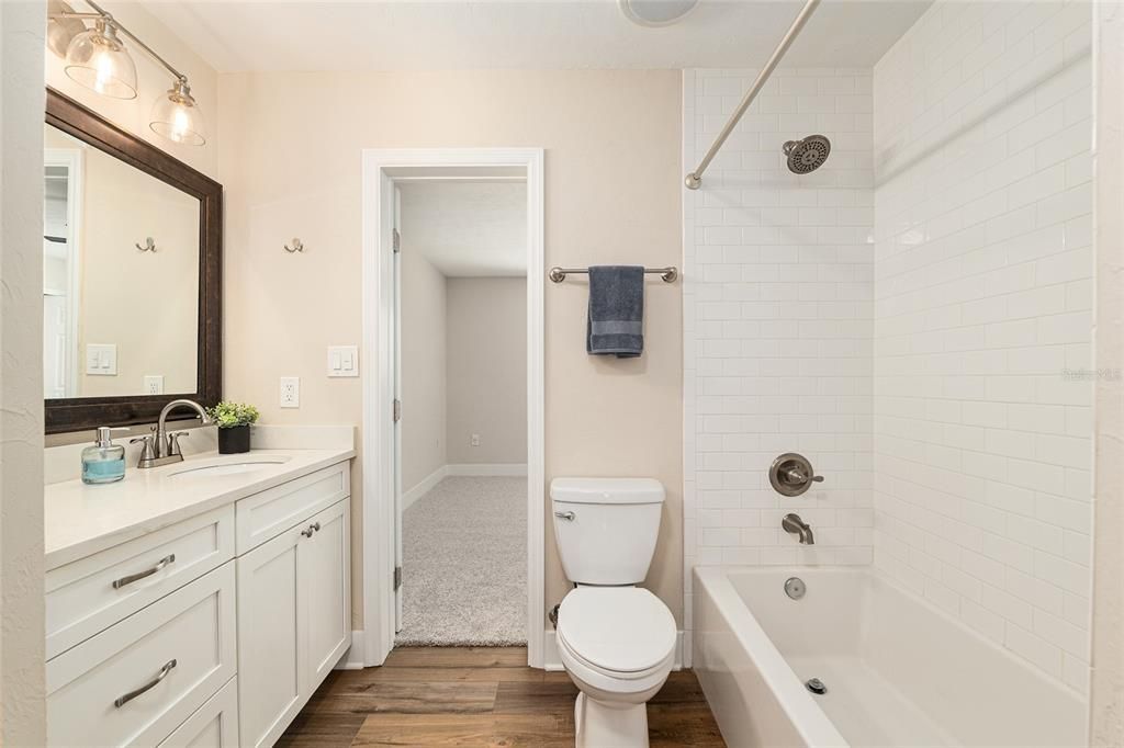 For Sale: $179,900 (2 beds, 1 baths, 938 Square Feet)