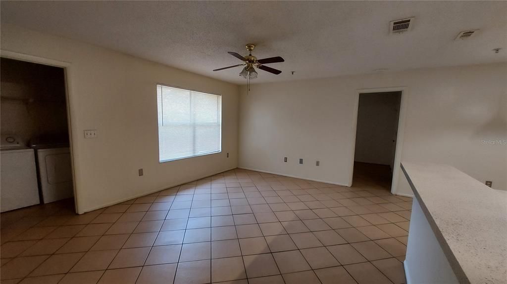 合同活跃: $154,990 (2 贝兹, 2 浴室, 1019 平方英尺)