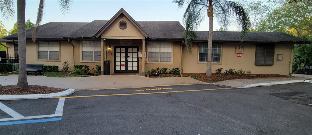 合同活跃: $154,990 (2 贝兹, 2 浴室, 1019 平方英尺)