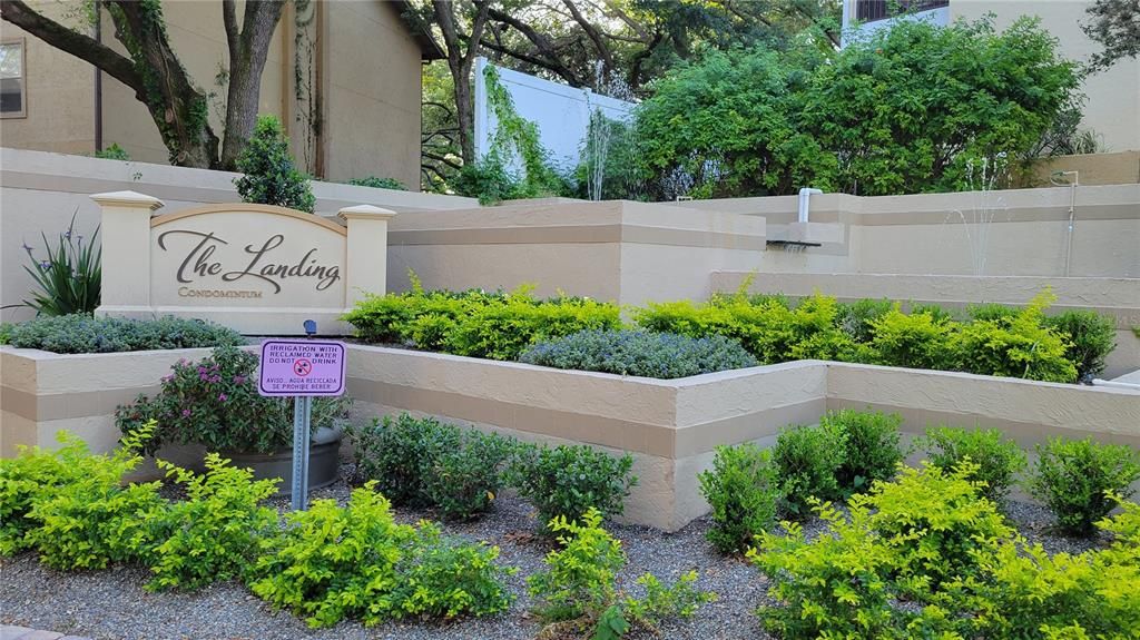 合同活跃: $154,990 (2 贝兹, 2 浴室, 1019 平方英尺)