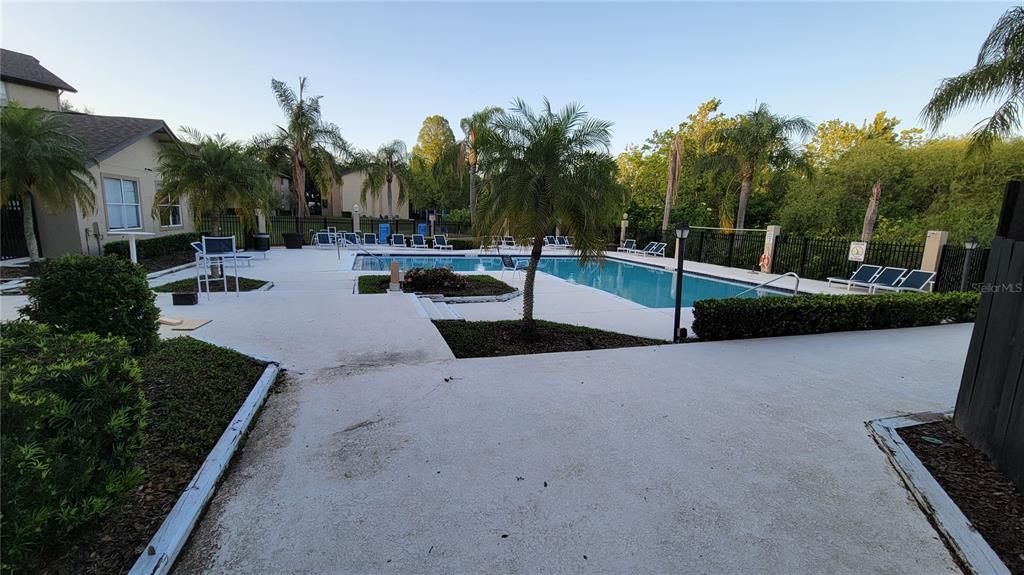 合同活跃: $154,990 (2 贝兹, 2 浴室, 1019 平方英尺)