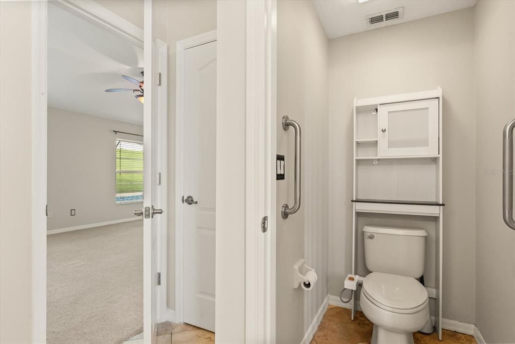 En Venta: $589,900 (4 camas, 2 baños, 2228 Pies cuadrados)