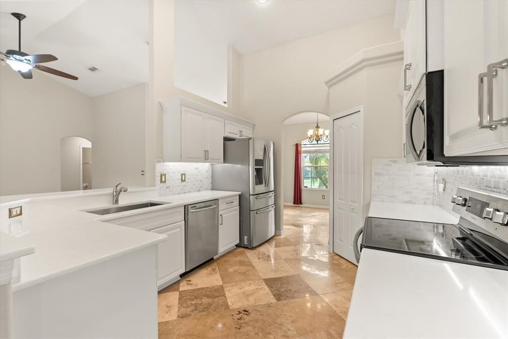 En Venta: $589,900 (4 camas, 2 baños, 2228 Pies cuadrados)