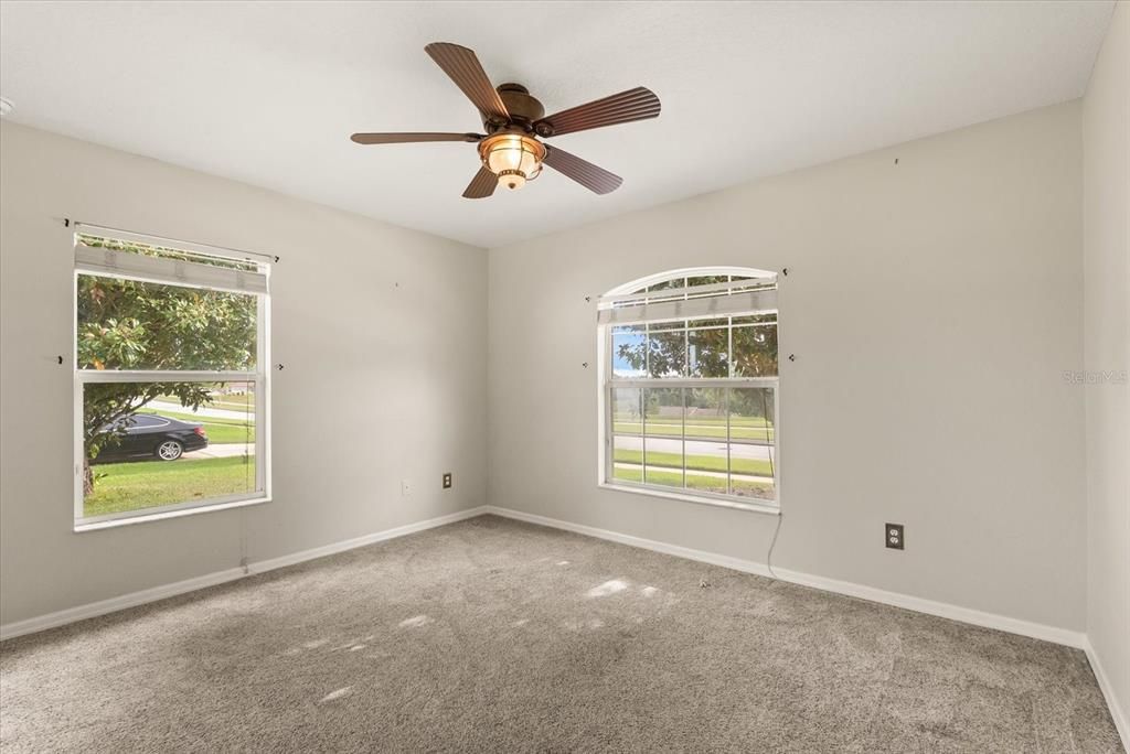 En Venta: $589,900 (4 camas, 2 baños, 2228 Pies cuadrados)