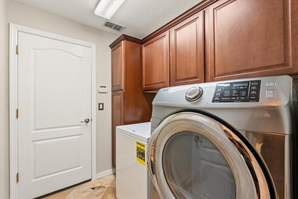 En Venta: $589,900 (4 camas, 2 baños, 2228 Pies cuadrados)