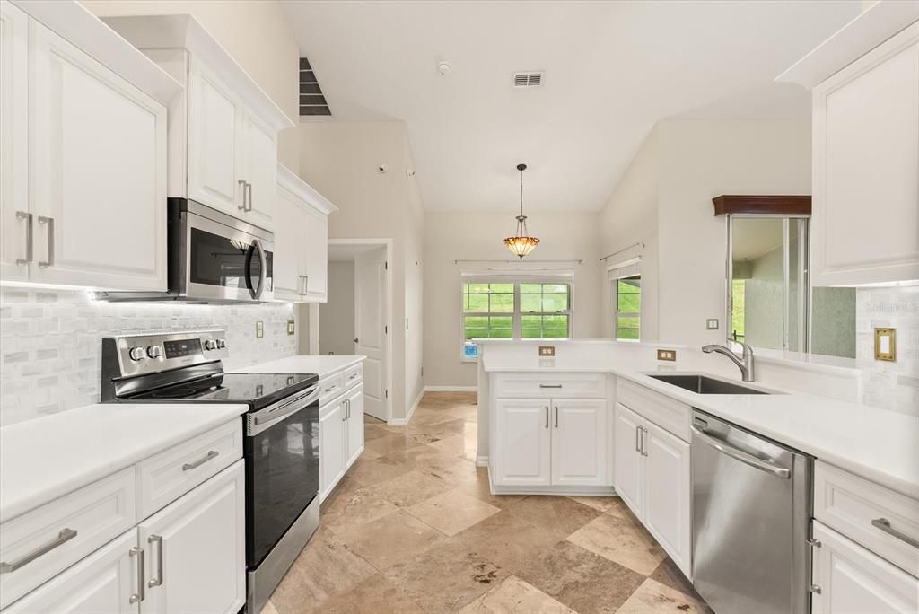 En Venta: $589,900 (4 camas, 2 baños, 2228 Pies cuadrados)