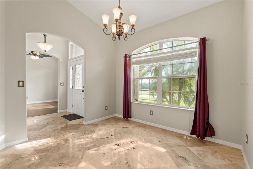 En Venta: $589,900 (4 camas, 2 baños, 2228 Pies cuadrados)