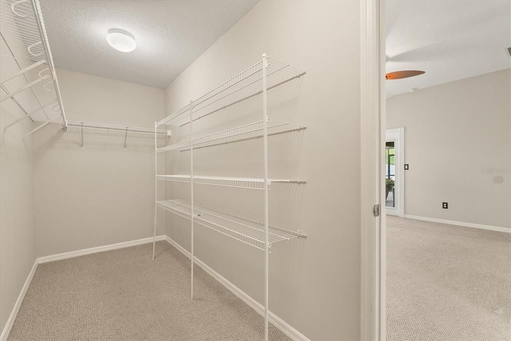 En Venta: $589,900 (4 camas, 2 baños, 2228 Pies cuadrados)