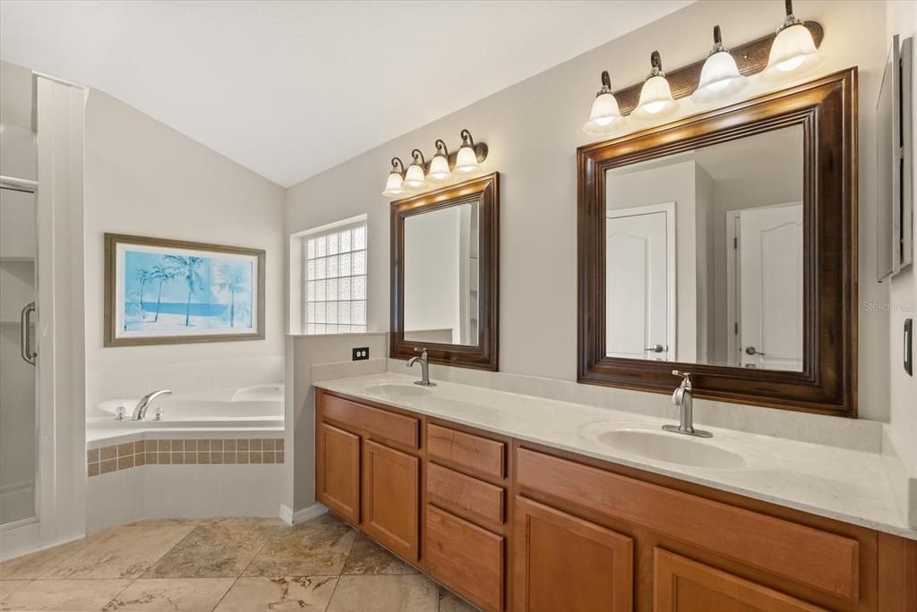 En Venta: $589,900 (4 camas, 2 baños, 2228 Pies cuadrados)