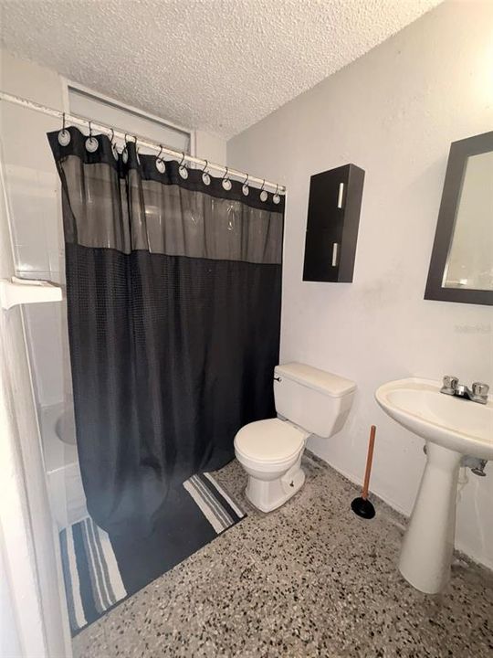 На продажу: $215,000 (6 спален, 4 ванн, 0 Квадратных фут)