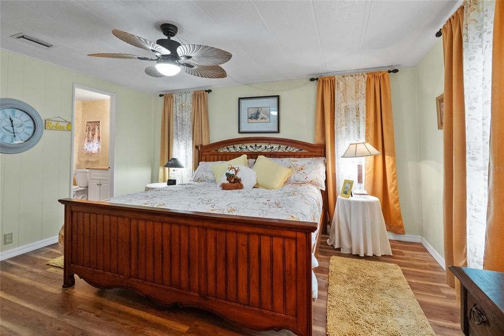 На продажу: $169,600 (2 спален, 2 ванн, 1350 Квадратных фут)