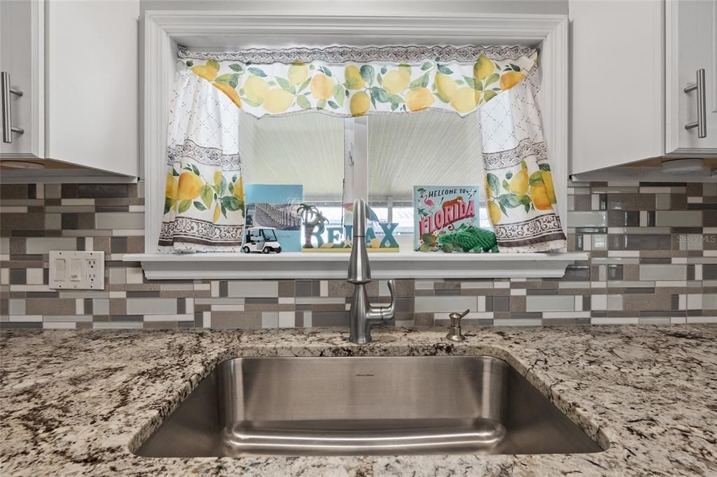 На продажу: $169,600 (2 спален, 2 ванн, 1350 Квадратных фут)