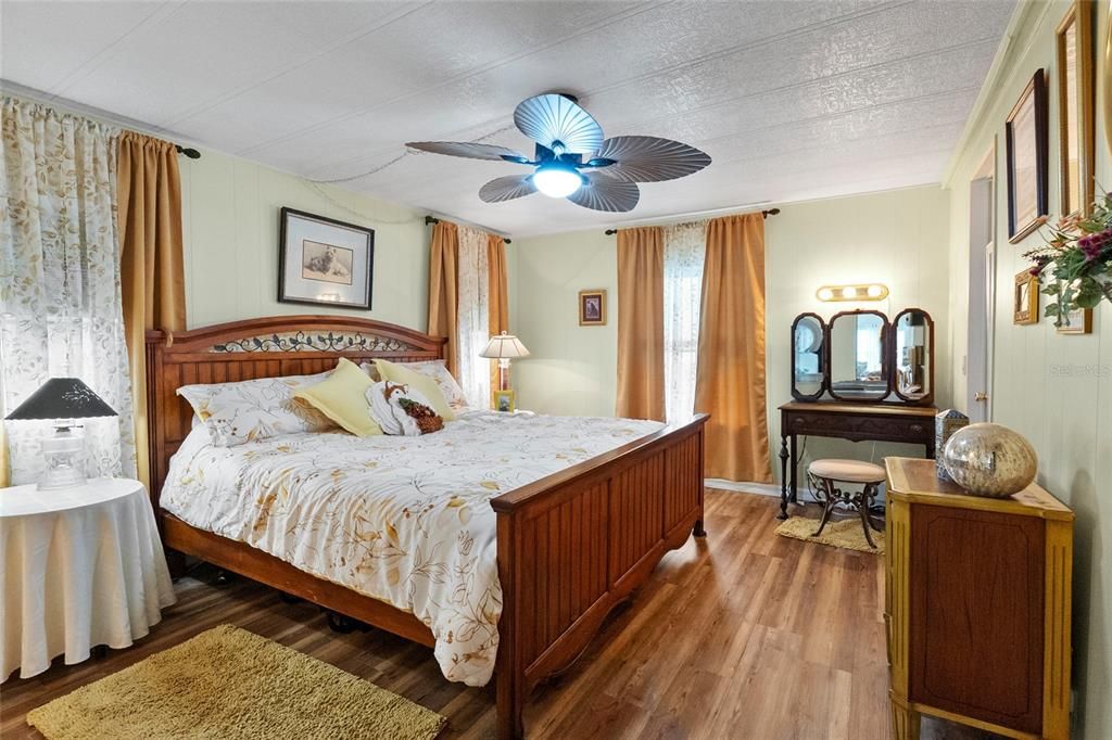 На продажу: $169,600 (2 спален, 2 ванн, 1350 Квадратных фут)