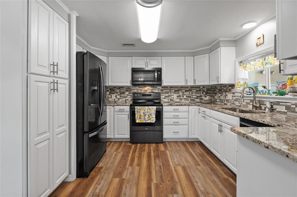 На продажу: $169,600 (2 спален, 2 ванн, 1350 Квадратных фут)