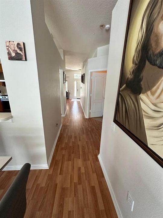 Activo con contrato: $2,700 (3 camas, 2 baños, 1835 Pies cuadrados)