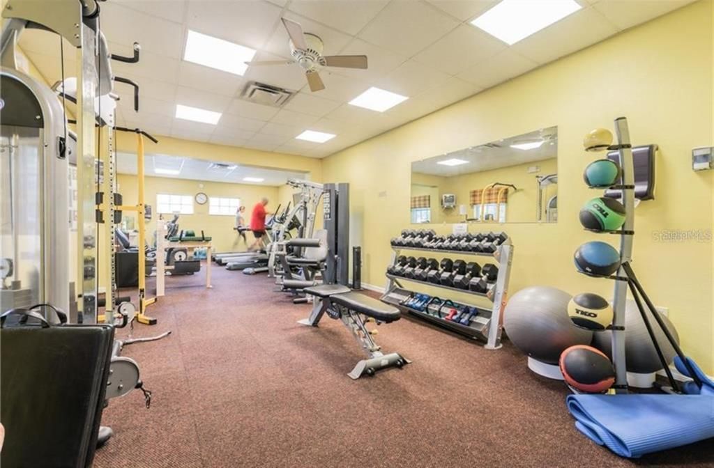 Activo con contrato: $2,700 (3 camas, 2 baños, 1835 Pies cuadrados)