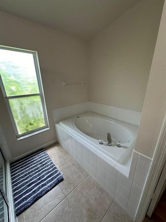 Activo con contrato: $2,700 (3 camas, 2 baños, 1835 Pies cuadrados)