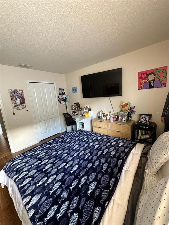 Activo con contrato: $2,700 (3 camas, 2 baños, 1835 Pies cuadrados)