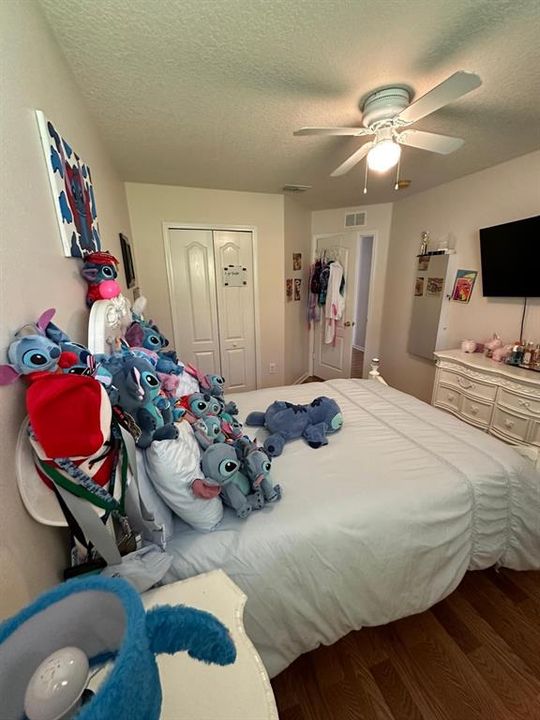 Activo con contrato: $2,700 (3 camas, 2 baños, 1835 Pies cuadrados)