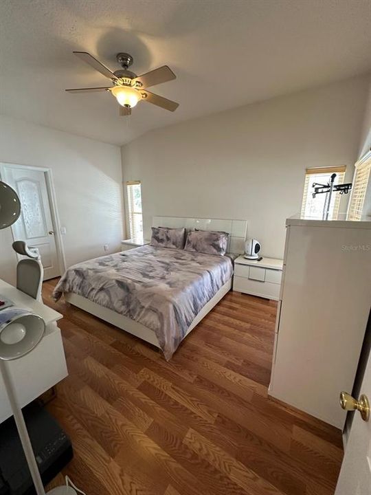 Activo con contrato: $2,700 (3 camas, 2 baños, 1835 Pies cuadrados)