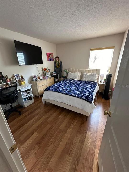 Activo con contrato: $2,700 (3 camas, 2 baños, 1835 Pies cuadrados)